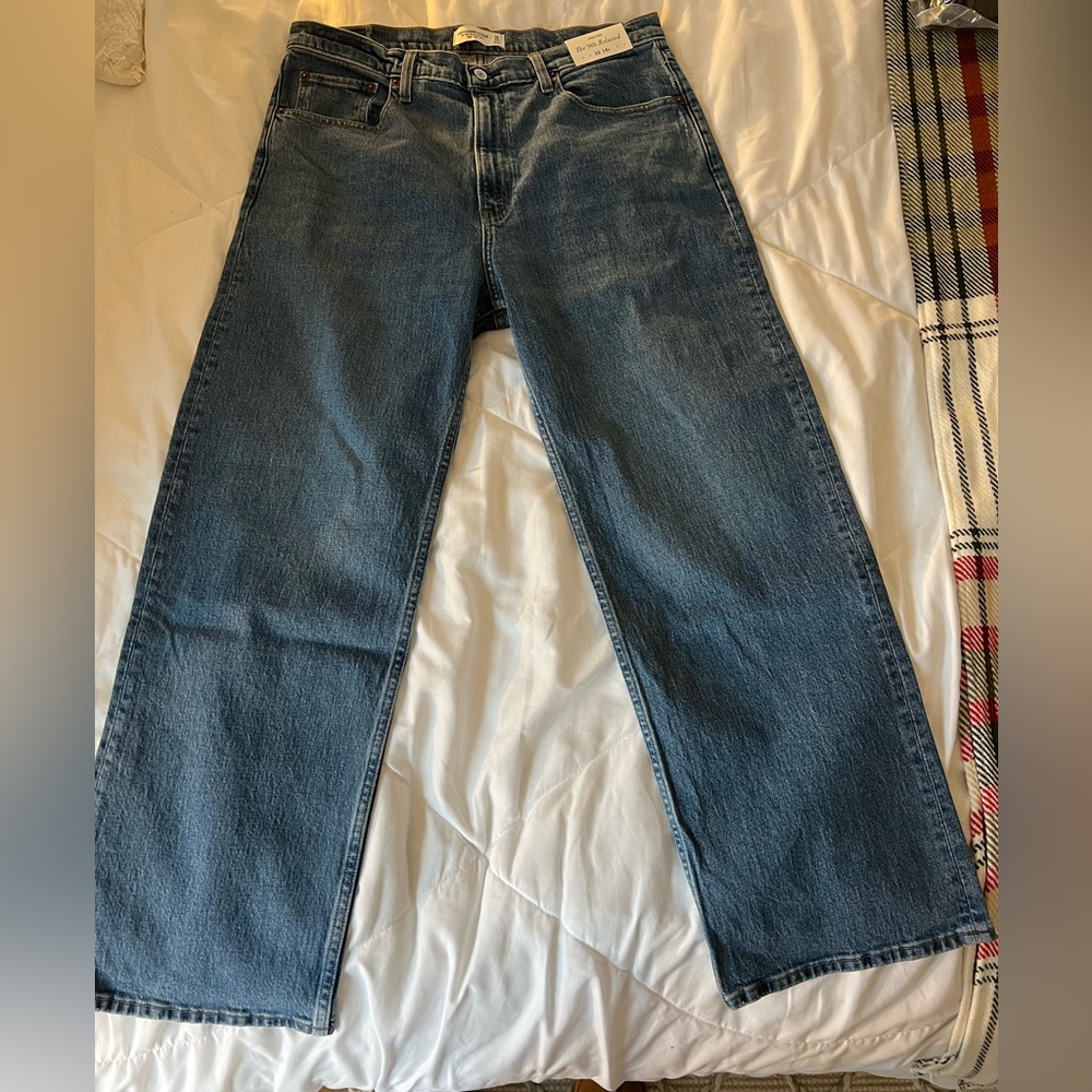 Abercrombie The 90s Relaxed High Rise Jean - Picture 4 of 7